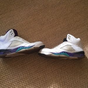 Jordan 5 Grapes (no laces)